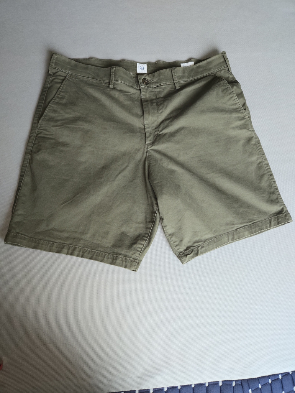 GAP Essential Khaki Shorts Green Size 38 XL Cotton Blend Comfortable Casual